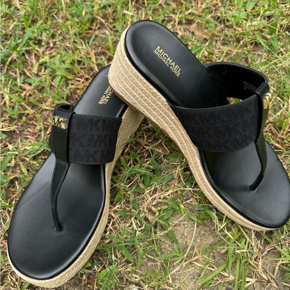 re-took picMichael Kors size 9 black tan sandals, high platform never worn - Picture 2 of 10